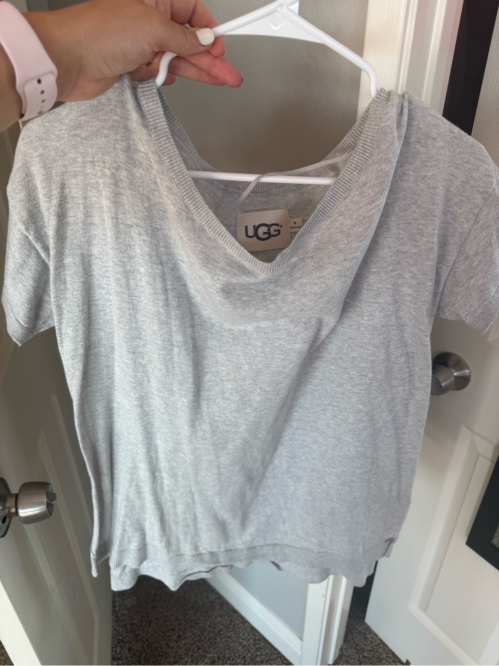 UGG Light Gray V-Neck Short Sleeve Knit Top